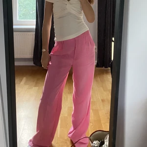 rosa kostymbyxor - Rosa kostymbyxor i storlek 34🌸 Nyskick, 