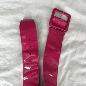 80-tals skärp  - Superfint 80-tals skärp, skulle säga att den passar en XS-S (storlek 65). Mötas upp i Stockholm eller fraktas!