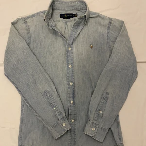 Ralph lauren skjorta  - Storlek s, Skick 7/10, säljes billigt (dvs att pris ej går att diskutera i detta fall)