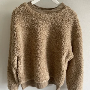 Tröja från Carin Wester - Beige/brun mysig tröja från Carin Wester. Aldrig använd. 