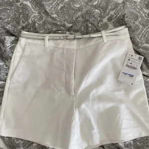 Kostymshorts - Helt nya kostymshorts ifrån zara. Oanvända med etikett på. Storlek M. Nypris 199kr, jag säljer de för 150kr ❤️‍🔥