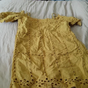 Klänning - Skön och helt oanvänd