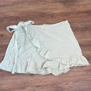 Ljus grön linne kjol - Bra skick