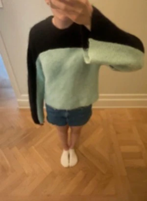 Stickad tröja💞 - Denna jätte coola stickade tröja i cool färg💞💞perfekt till sommaren!