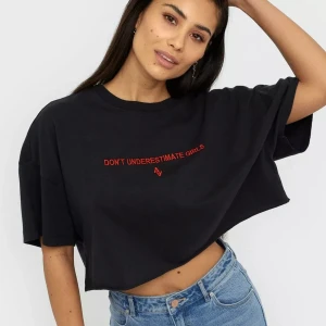 ABRAND JEANS croptee  - ABRAND JEANS croppad T-shirt i strl 8, är som S men lite oversized