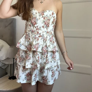 Klänning!  - Så sommrig och snygg klänning!!