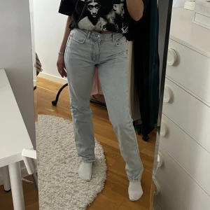 Jeans - Ett par jeans från H&M, använda 1 gång🤍