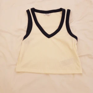 Top - Top från veromoda.. blå ränder och beige tyg