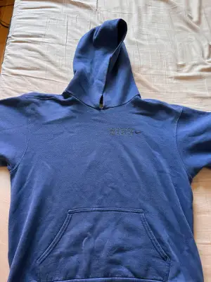 Vintage Nike hoodie storlek Xl men sitter mer om en M 