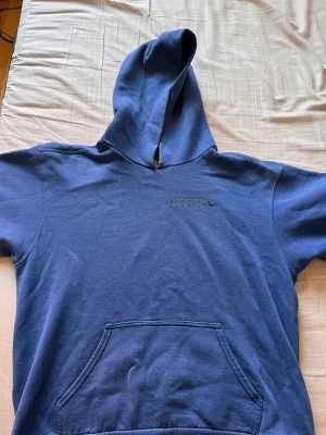 Vintage Nike Hoodie - Vintage Nike hoodie storlek Xl men sitter mer om en M 