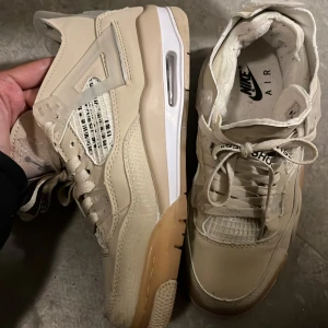 Jordan 4 Off white - Äkte men säljes billigt då de inte används!! 