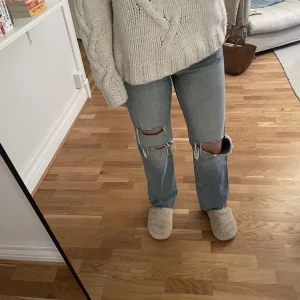 Jeans från Gina - Jeans från Ginatricot! Storlek 38 men skulle säga att de passar bättre på någon som är st 36 då de är rätt tajta! 