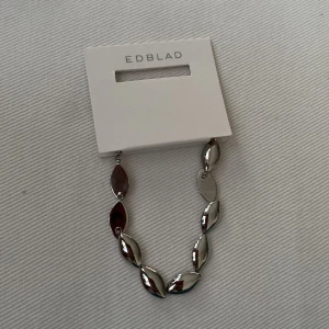 Edblad armband - Ett helt oanvänt armband med lapp och allt kvar. Nyköpt för 499kr. För att d är helt oanvänt så säljer ja det för 399! 
