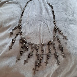 Döskallehalsband - Fint skick