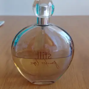 Äkta J Lo parfym ca 50 ml kvar. 