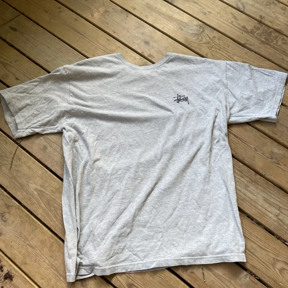 En vintage grå stussy t shirt. Dm för bud.. T-shirts.