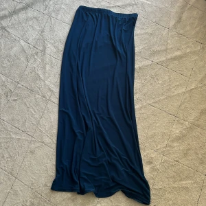 Blå Maxi kjol - Lång kjol i fint skick. Skriv för fler bilder. 