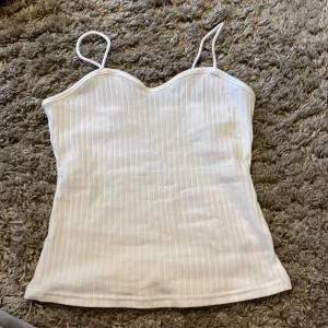 Linnen - Tre linnen i rosa, grå och vitt.🌸💥ganska små i storleken de rosa och gråa är sålda!❤️