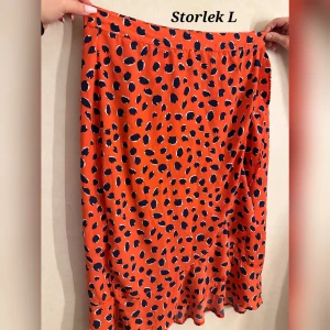 Kjol - Snygg omlottkjol från butiken Flash. Använd ett par gånger endast. 