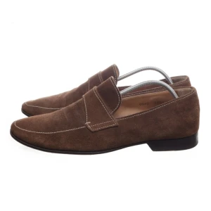Prada loafers - Prada loafers size 41, Mocka, lite repor på sulan och insidan. 