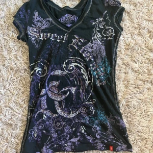graphic t-shirt - jätte cool topp som jag inte använder längre. Står inte storlek på men skulle säga xs/s💞