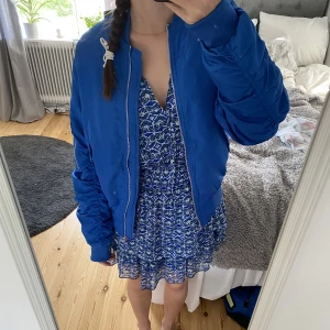 Bomberjacka  - Snyggaste bomberjackan från Nelly, helt Ny storlek Xs❤️❤️❤️