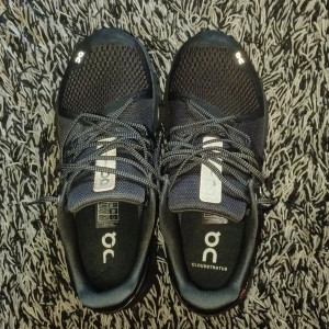 Qc skor svart fin skick Jag använde den en gång efter att jag fick ont ​​i tån - fin skick Jag använde den en gång efter att jag fick ont ​​i tån o fräsch 