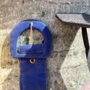 Blått siden bälte - Blått bälte, aldrig använt. Skriv privat för fler bilder/frågor! Köparen står för frakten men kan mötas upp i malmö 💕