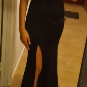 Fesklänning - Svart, lång festklänning