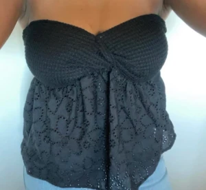 Topp - Säljer min korstopp ifrån SHEIN, aldrig använd då den var för liten💞köpte för 150kr säljer för 100