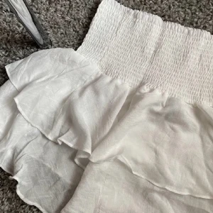 Kjol/topp - Vit kjol som kan användas både som topp och kjol 💙