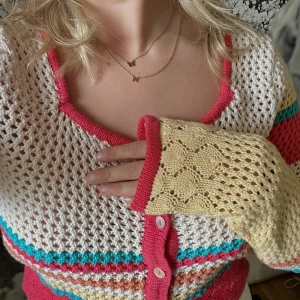 Stickad färgglad tröja  - Så söt stickad tröja från Gina 💗💙💚💛oanvänd. Pris går att diskutera