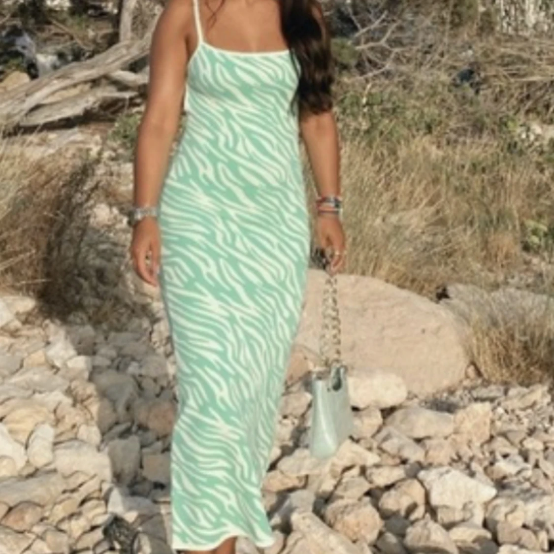 Zaraklänning, lapparna kvar