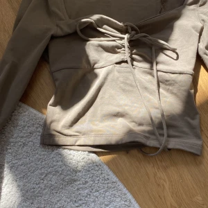 Topp gina - Säljer denna snygga och populära topp från gina i storlek XS💗