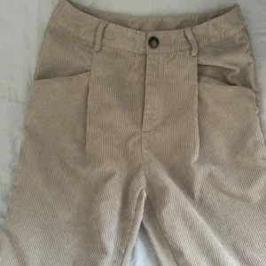 Jeans  - Jeans från shein! Har använd de 1 gång, o det passar inte mig som jag ville 