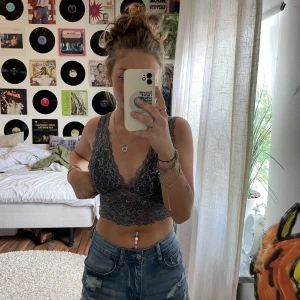 Bralette  - Jätte söt topp/ bralette, aldrig använd så säljer vidare :) den som köper står för frakten!🫶