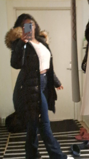 Rockandblue - Jag har rock and blue jacka som jag köpte förra året. Den har jag tröttnat på och vill köpa en annan jacka. Det är inget fel på jackan och den är som ny. Jag har bara haft den typ 4 gånger i vinter men köpte den för 3.800 och priset kan diskuteras vidare.