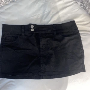 Jeans kjol  - Snygg jeans kjol i svart! 🥰🥰