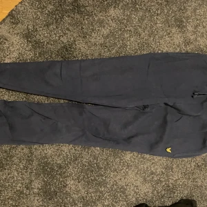 Lyle and scott byxor - Bra skick skriv om du har frågor Köparen står för frakt