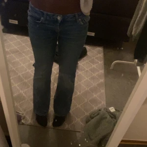 Blåa boutcut jeans - Säljer dessa jeans💕