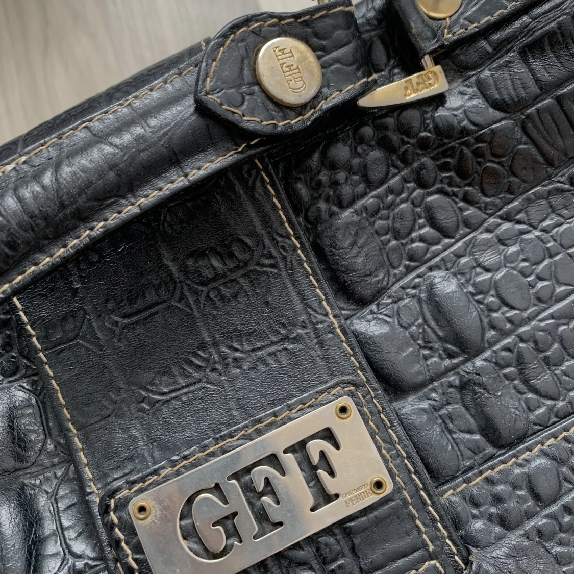 Gianfranco Ferré läder väska  - 90