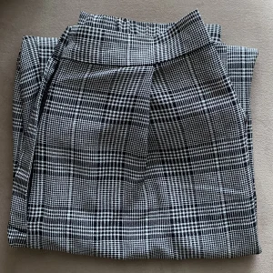 Rutiga kostymbyxor - H&M Divided kostymbyxor.