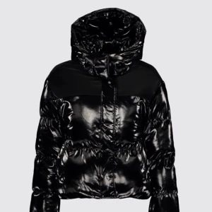 Lack jacka - Supersnygg och varm jacka, använd fåtal gånger, storlek M, köptes för 2 år sedan ifrån new yorker, köptes för 600kr. Köparen står alltid för frakt!🩷