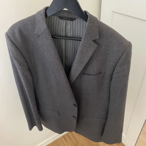 Kavaj - Supersnygg kavaj/kappa i ett ull-liknande material, perfekt till hösten!