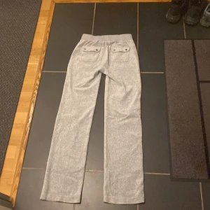 Juicy byxor  - Knappt använda juicy byxor  Stl XS men passar mer S Köpt i butik 