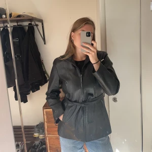 Vintage skinnjacka  - Vintage skinnjacka, otroligt fint skick! Storlek M