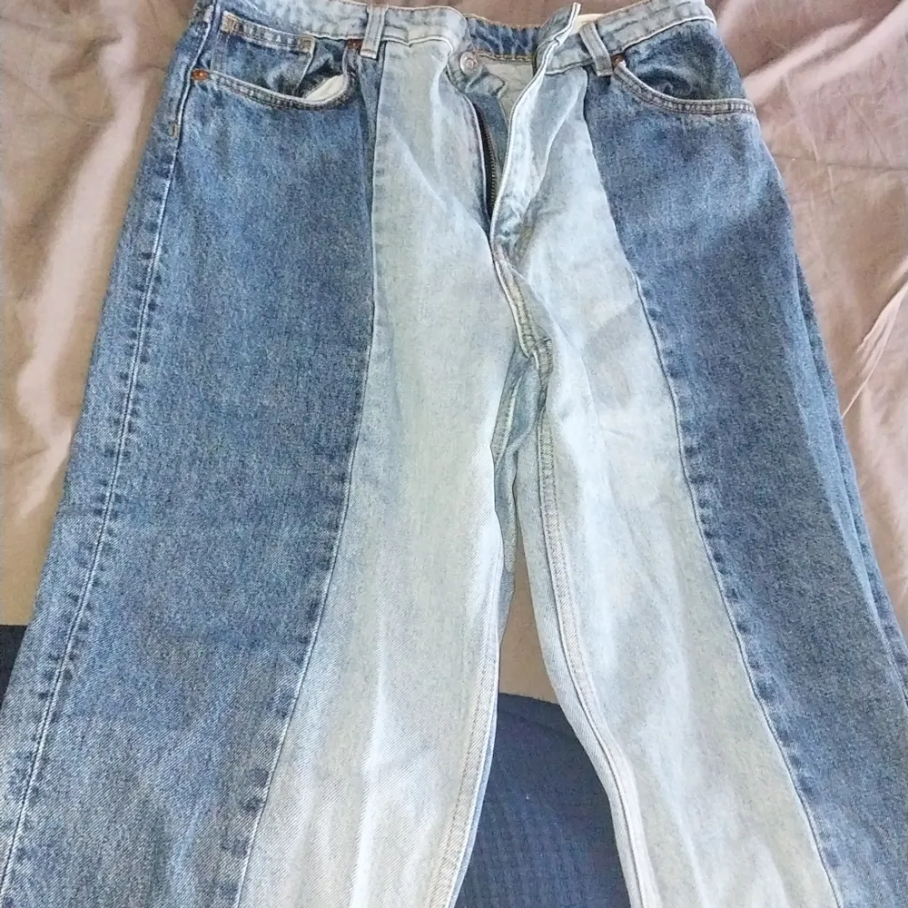 Worn a couple times but in great condition!. Jeans & Byxor.
