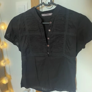 Blus - En söt blus från Twist&Tango i strl xl men passar mig som brukar ha M i kläder eller 38💕