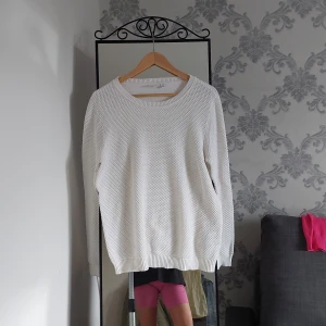Vit tröja från Vila - Vit stickad tröja från Vila