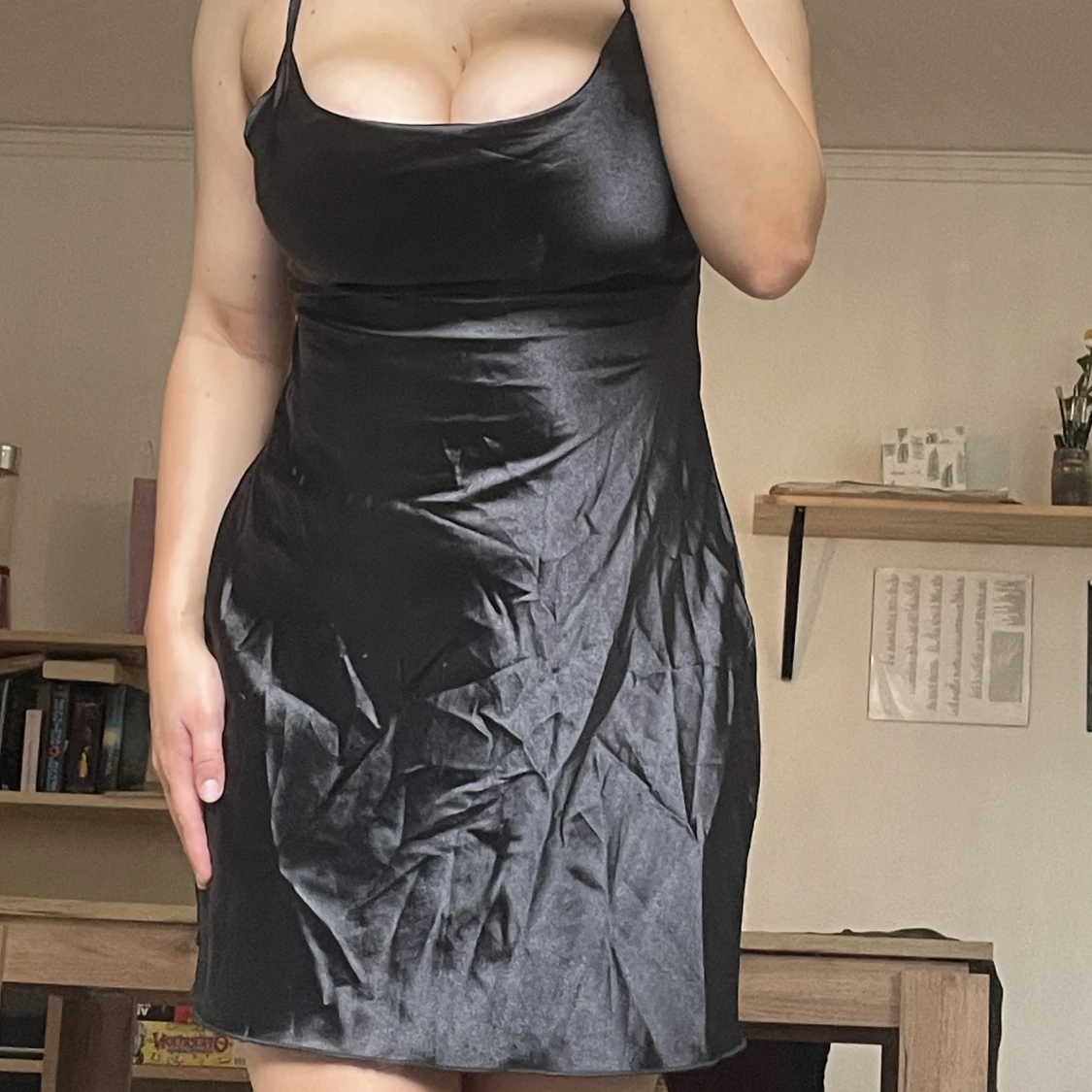 Svart satin klänning  - 91